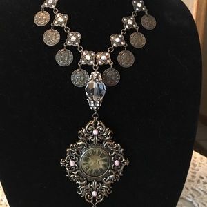 Medallion vintage look necklace